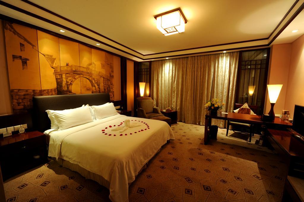 Taicang Zhonggu International Hotel ภายนอก รูปภาพ